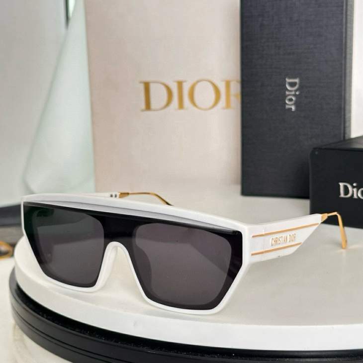 Picture of Dior Sunglasses _SKUfw77817382fw
